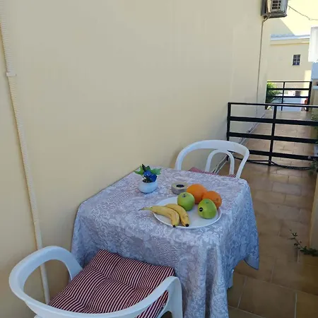 מלון דירות Dimosthenis 3*